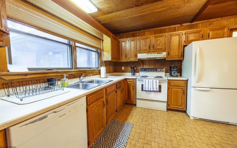 48 Chickadee Drive, Davis, West Virginia 26260, 3 Bedrooms Bedrooms, 7 Rooms Rooms,2 BathroomsBathrooms,Single Family Detached,For Sale,Chickadee,10164353