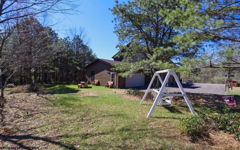 442 Grosbeak Drive, Terra Alta, West Virginia 26764, 3 Bedrooms Bedrooms, 10 Rooms Rooms,2 BathroomsBathrooms,Single Family Detached,For Sale,Grosbeak,10164356