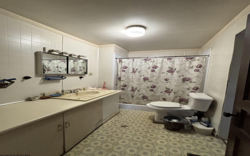 1021 Clover Run Road, Montrose, West Virginia 26283, 3 Bedrooms Bedrooms, 8 Rooms Rooms,1 BathroomBathrooms,Single Family Detached,For Sale,Clover Run,10164358