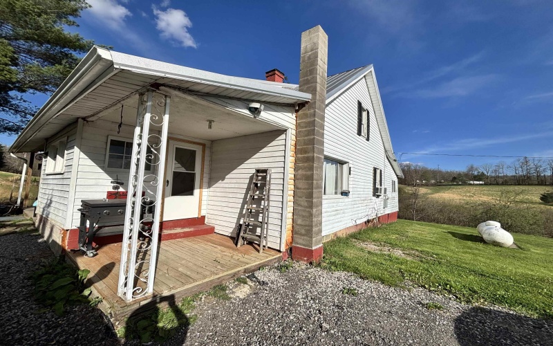 1021 Clover Run Road, Montrose, West Virginia 26283, 3 Bedrooms Bedrooms, 8 Rooms Rooms,1 BathroomBathrooms,Single Family Detached,For Sale,Clover Run,10164358