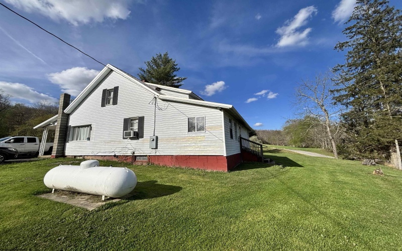 1021 Clover Run Road, Montrose, West Virginia 26283, 3 Bedrooms Bedrooms, 8 Rooms Rooms,1 BathroomBathrooms,Single Family Detached,For Sale,Clover Run,10164358