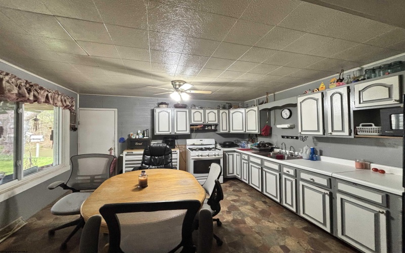 1021 Clover Run Road, Montrose, West Virginia 26283, 3 Bedrooms Bedrooms, 8 Rooms Rooms,1 BathroomBathrooms,Single Family Detached,For Sale,Clover Run,10164358