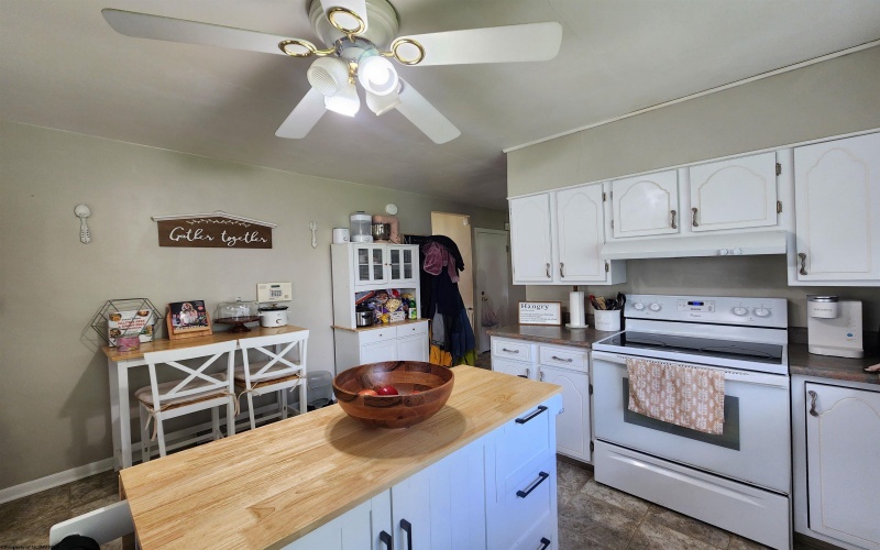 82 Pleasant Street, Masontown, West Virginia 26542, 3 Bedrooms Bedrooms, 6 Rooms Rooms,2 BathroomsBathrooms,Single Family Detached,For Sale,Pleasant,10164360