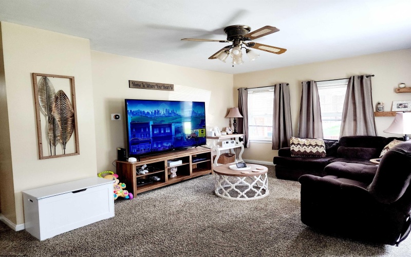 82 Pleasant Street, Masontown, West Virginia 26542, 3 Bedrooms Bedrooms, 6 Rooms Rooms,2 BathroomsBathrooms,Single Family Detached,For Sale,Pleasant,10164360