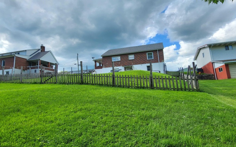 82 Pleasant Street, Masontown, West Virginia 26542, 3 Bedrooms Bedrooms, 6 Rooms Rooms,2 BathroomsBathrooms,Single Family Detached,For Sale,Pleasant,10164360