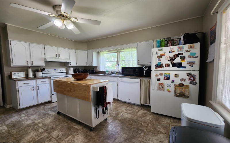 82 Pleasant Street, Masontown, West Virginia 26542, 3 Bedrooms Bedrooms, 6 Rooms Rooms,2 BathroomsBathrooms,Single Family Detached,For Sale,Pleasant,10164360