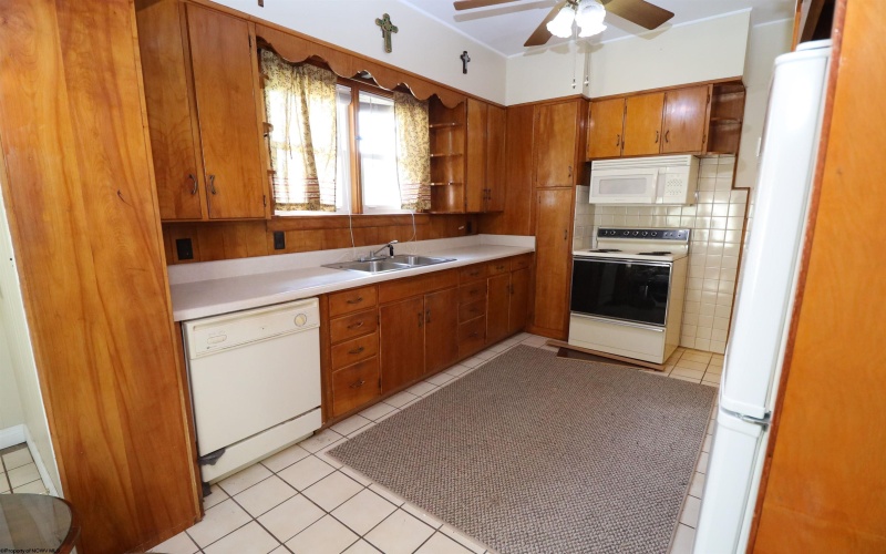 300 Beverly Pike, Elkins, West Virginia 26241, 3 Bedrooms Bedrooms, 7 Rooms Rooms,3 BathroomsBathrooms,Single Family Detached,For Sale,Beverly,10164359