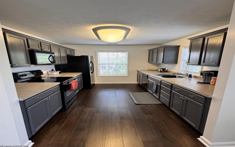 54 Barrington Court, Bridgeport, West Virginia 26330-9999, 3 Bedrooms Bedrooms, 5 Rooms Rooms,2 BathroomsBathrooms,Single Family Attached,For Sale,Barrington,10164380