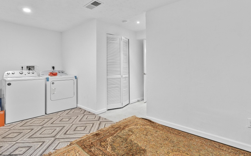 128 Birds Eye View Drive, Morgantown, West Virginia 26501, 3 Bedrooms Bedrooms, 7 Rooms Rooms,3 BathroomsBathrooms,Residential Rentals,For Rent,Birds Eye View,10164372