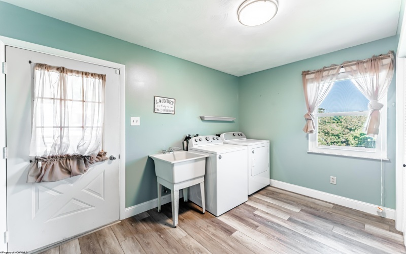 105 Kay Street, Morgantown, West Virginia 26501, 3 Bedrooms Bedrooms, 7 Rooms Rooms,3 BathroomsBathrooms,Single Family Detached,For Sale,Kay,10161742