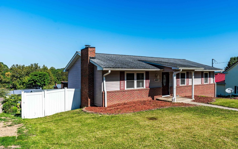 105 Kay Street, Morgantown, West Virginia 26501, 3 Bedrooms Bedrooms, 7 Rooms Rooms,3 BathroomsBathrooms,Single Family Detached,For Sale,Kay,10161742