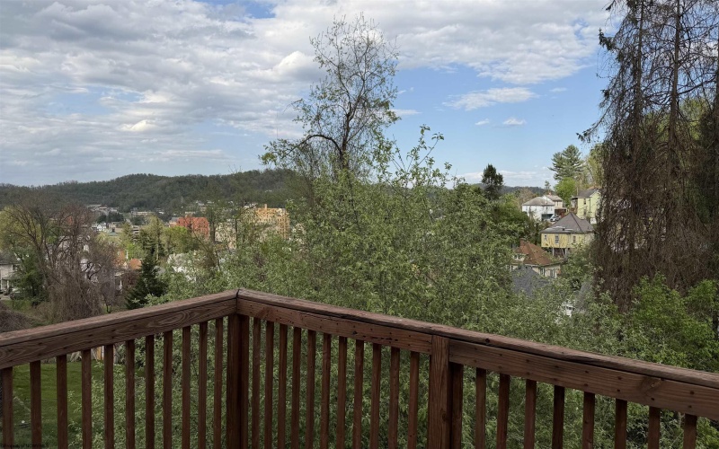 635 7th Street, Clarksburg, West Virginia 26301, 3 Bedrooms Bedrooms, 7 Rooms Rooms,2 BathroomsBathrooms,Single Family Detached,For Sale,7th,10164381