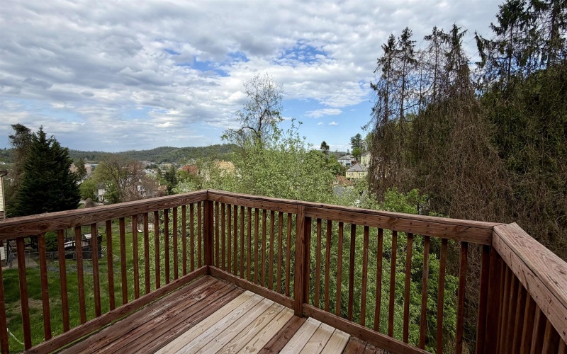 635 7th Street, Clarksburg, West Virginia 26301, 3 Bedrooms Bedrooms, 7 Rooms Rooms,2 BathroomsBathrooms,Single Family Detached,For Sale,7th,10164381