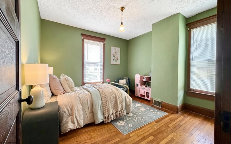 635 7th Street, Clarksburg, West Virginia 26301, 3 Bedrooms Bedrooms, 7 Rooms Rooms,2 BathroomsBathrooms,Single Family Detached,For Sale,7th,10164381