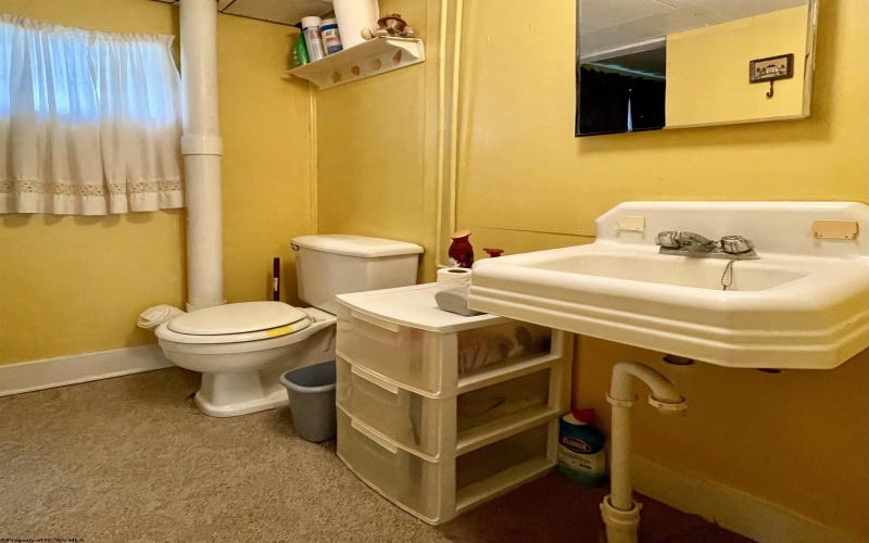 635 7th Street, Clarksburg, West Virginia 26301, 3 Bedrooms Bedrooms, 7 Rooms Rooms,2 BathroomsBathrooms,Single Family Detached,For Sale,7th,10164381