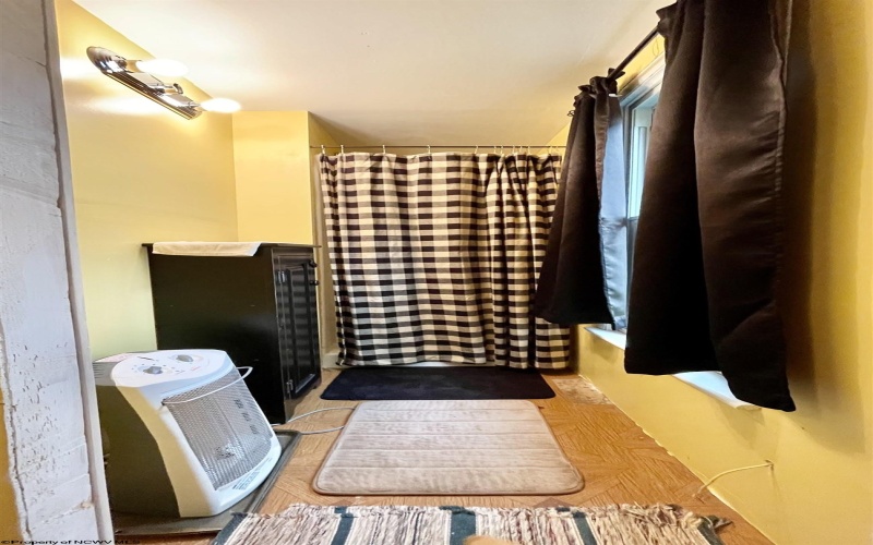 635 7th Street, Clarksburg, West Virginia 26301, 3 Bedrooms Bedrooms, 7 Rooms Rooms,2 BathroomsBathrooms,Single Family Detached,For Sale,7th,10164381