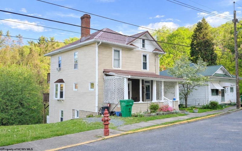 635 7th Street, Clarksburg, West Virginia 26301, 3 Bedrooms Bedrooms, 7 Rooms Rooms,2 BathroomsBathrooms,Single Family Detached,For Sale,7th,10164381
