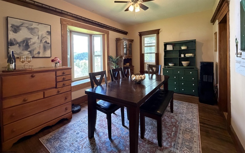 635 7th Street, Clarksburg, West Virginia 26301, 3 Bedrooms Bedrooms, 7 Rooms Rooms,2 BathroomsBathrooms,Single Family Detached,For Sale,7th,10164381