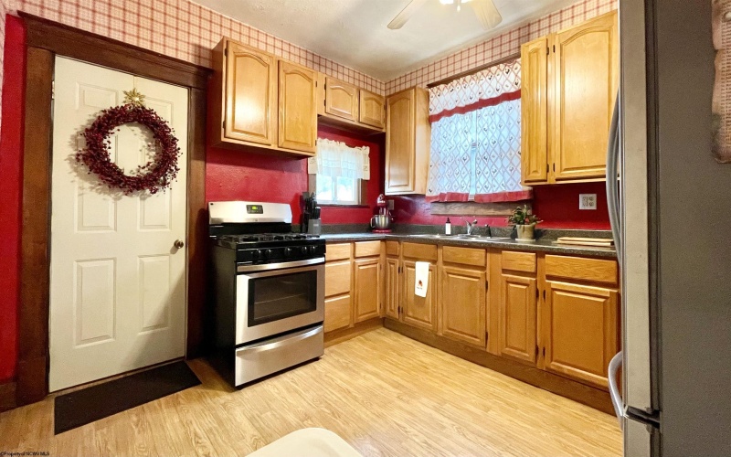 635 7th Street, Clarksburg, West Virginia 26301, 3 Bedrooms Bedrooms, 7 Rooms Rooms,2 BathroomsBathrooms,Single Family Detached,For Sale,7th,10164381