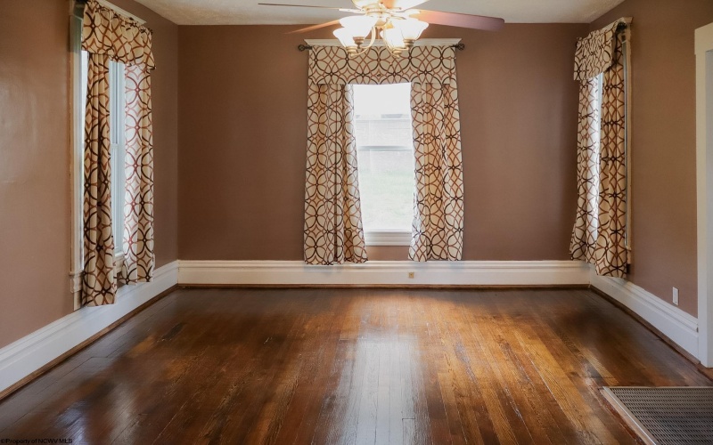 314 Dewey Avenue, Grafton, West Virginia 26354, 3 Bedrooms Bedrooms, 8 Rooms Rooms,1 BathroomBathrooms,Single Family Detached,For Sale,Dewey,10164379