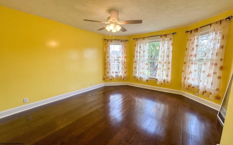 314 Dewey Avenue, Grafton, West Virginia 26354, 3 Bedrooms Bedrooms, 8 Rooms Rooms,1 BathroomBathrooms,Single Family Detached,For Sale,Dewey,10164379