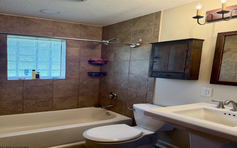 7320 Scottsdale Road, Fairmont, West Virginia 26554, 4 Bedrooms Bedrooms, 11 Rooms Rooms,3 BathroomsBathrooms,Single Family Detached,For Sale,Scottsdale,10164362