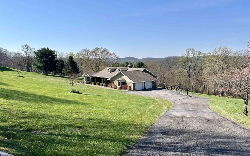 7320 Scottsdale Road, Fairmont, West Virginia 26554, 4 Bedrooms Bedrooms, 11 Rooms Rooms,3 BathroomsBathrooms,Single Family Detached,For Sale,Scottsdale,10164362