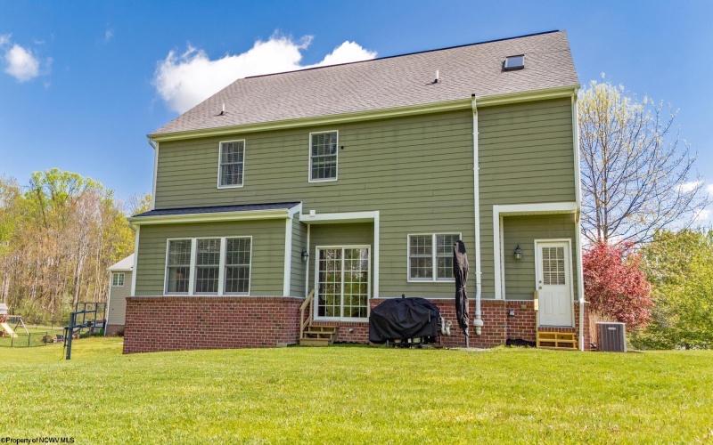 525 Quail Landing Way, Morgantown, West Virginia 26508, 4 Bedrooms Bedrooms, 9 Rooms Rooms,3 BathroomsBathrooms,Single Family Detached,For Sale,Quail Landing,10164377