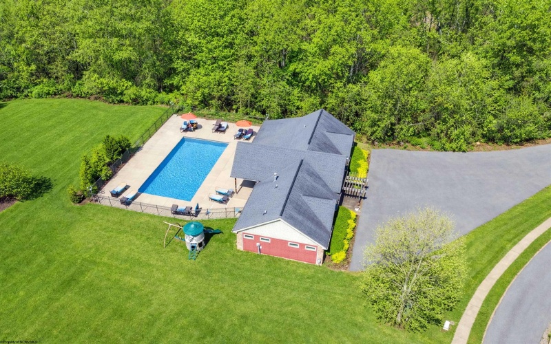 525 Quail Landing Way, Morgantown, West Virginia 26508, 4 Bedrooms Bedrooms, 9 Rooms Rooms,3 BathroomsBathrooms,Single Family Detached,For Sale,Quail Landing,10164377