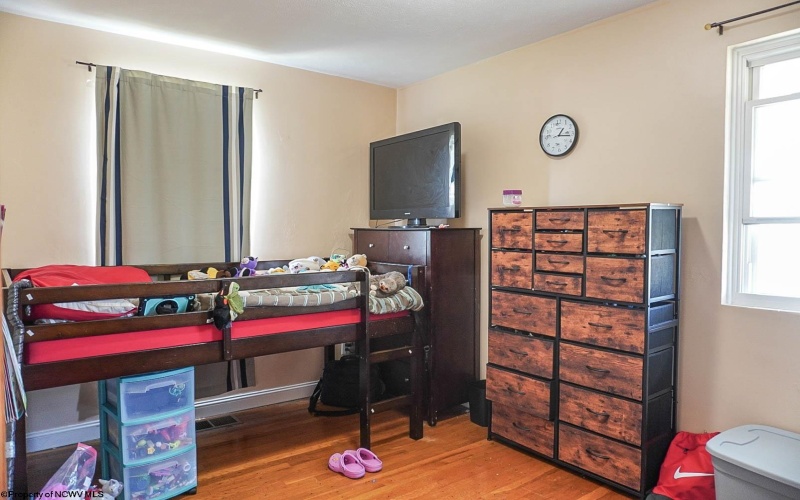 516 Front Street, Fairmont, West Virginia 26554, 3 Bedrooms Bedrooms, 6 Rooms Rooms,2 BathroomsBathrooms,Single Family Detached,For Sale,Front,10164364