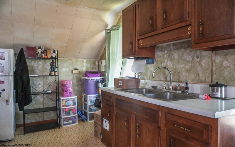 516 Front Street, Fairmont, West Virginia 26554, 3 Bedrooms Bedrooms, 6 Rooms Rooms,2 BathroomsBathrooms,Single Family Detached,For Sale,Front,10164364