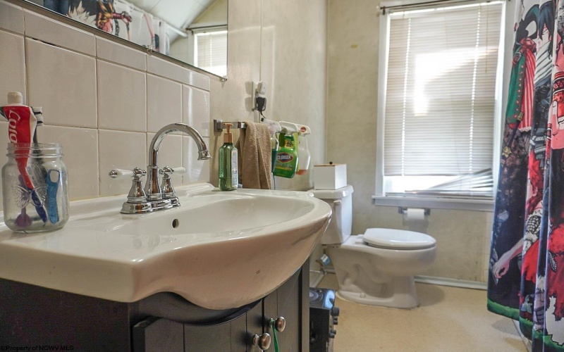 516 Front Street, Fairmont, West Virginia 26554, 3 Bedrooms Bedrooms, 6 Rooms Rooms,2 BathroomsBathrooms,Single Family Detached,For Sale,Front,10164364