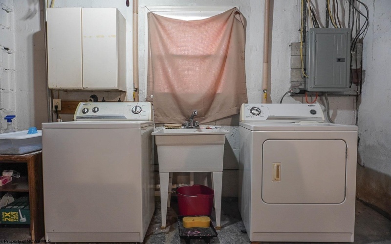 516 Front Street, Fairmont, West Virginia 26554, 3 Bedrooms Bedrooms, 6 Rooms Rooms,2 BathroomsBathrooms,Single Family Detached,For Sale,Front,10164364