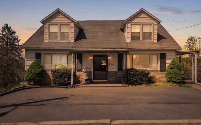 516 Front Street, Fairmont, West Virginia 26554, 3 Bedrooms Bedrooms, 6 Rooms Rooms,2 BathroomsBathrooms,Single Family Detached,For Sale,Front,10164364