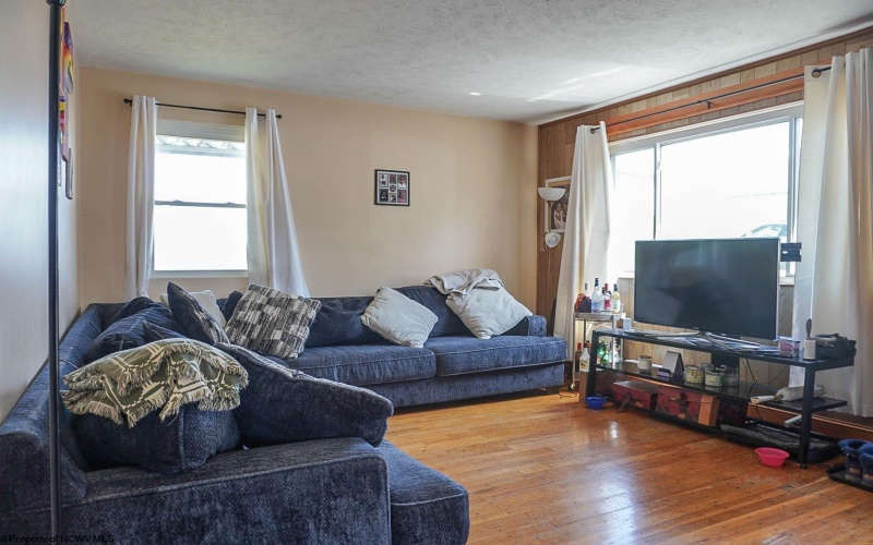 516 Front Street, Fairmont, West Virginia 26554, 3 Bedrooms Bedrooms, 6 Rooms Rooms,2 BathroomsBathrooms,Single Family Detached,For Sale,Front,10164364