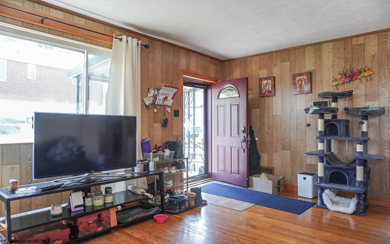 516 Front Street, Fairmont, West Virginia 26554, 3 Bedrooms Bedrooms, 6 Rooms Rooms,2 BathroomsBathrooms,Single Family Detached,For Sale,Front,10164364