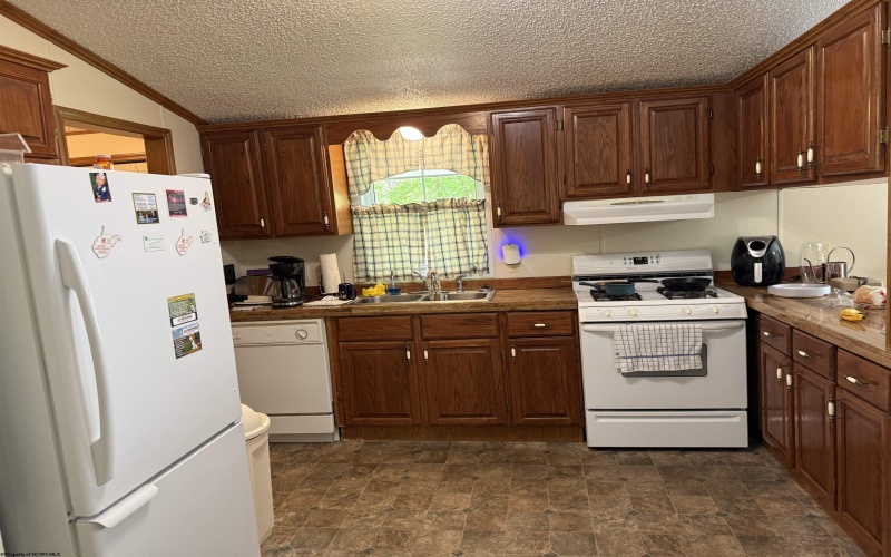 189 Main Street, Gypsy, West Virginia 26361, 3 Bedrooms Bedrooms, 9 Rooms Rooms,2 BathroomsBathrooms,Single Family Detached,For Sale,Main,10164374