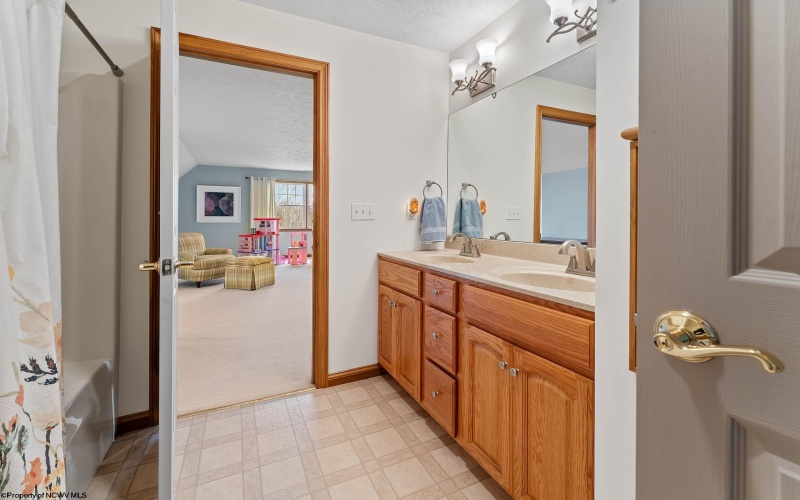 4510 Laurel Ridge Road, Morgantown, West Virginia 26508, 4 Bedrooms Bedrooms, 11 Rooms Rooms,4 BathroomsBathrooms,Single Family Detached,For Sale,Laurel Ridge,10164369