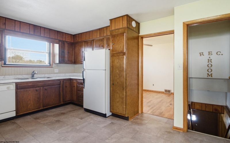 702 Lawman Avenue, Bridgeport, West Virginia 26330, 3 Bedrooms Bedrooms, 5 Rooms Rooms,2 BathroomsBathrooms,Single Family Detached,For Sale,Lawman,10164368