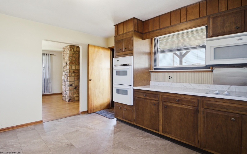 702 Lawman Avenue, Bridgeport, West Virginia 26330, 3 Bedrooms Bedrooms, 5 Rooms Rooms,2 BathroomsBathrooms,Single Family Detached,For Sale,Lawman,10164368