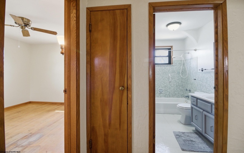 702 Lawman Avenue, Bridgeport, West Virginia 26330, 3 Bedrooms Bedrooms, 5 Rooms Rooms,2 BathroomsBathrooms,Single Family Detached,For Sale,Lawman,10164368