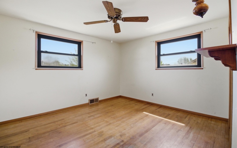 702 Lawman Avenue, Bridgeport, West Virginia 26330, 3 Bedrooms Bedrooms, 5 Rooms Rooms,2 BathroomsBathrooms,Single Family Detached,For Sale,Lawman,10164368