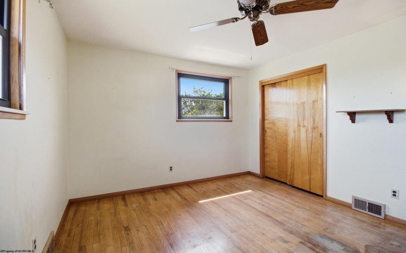 702 Lawman Avenue, Bridgeport, West Virginia 26330, 3 Bedrooms Bedrooms, 5 Rooms Rooms,2 BathroomsBathrooms,Single Family Detached,For Sale,Lawman,10164368