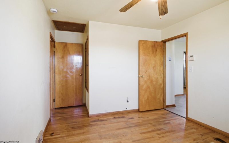 702 Lawman Avenue, Bridgeport, West Virginia 26330, 3 Bedrooms Bedrooms, 5 Rooms Rooms,2 BathroomsBathrooms,Single Family Detached,For Sale,Lawman,10164368