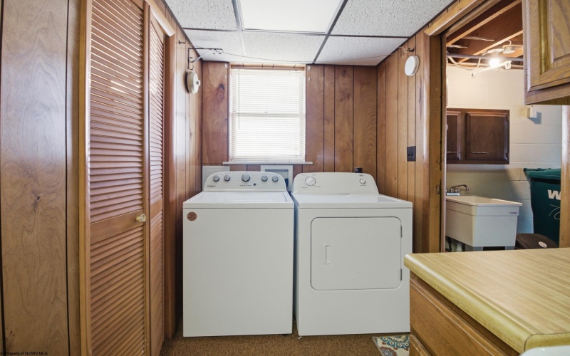 702 Lawman Avenue, Bridgeport, West Virginia 26330, 3 Bedrooms Bedrooms, 5 Rooms Rooms,2 BathroomsBathrooms,Single Family Detached,For Sale,Lawman,10164368