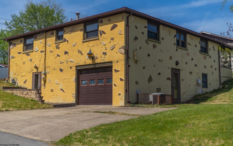 702 Lawman Avenue, Bridgeport, West Virginia 26330, 3 Bedrooms Bedrooms, 5 Rooms Rooms,2 BathroomsBathrooms,Single Family Detached,For Sale,Lawman,10164368