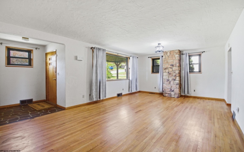 702 Lawman Avenue, Bridgeport, West Virginia 26330, 3 Bedrooms Bedrooms, 5 Rooms Rooms,2 BathroomsBathrooms,Single Family Detached,For Sale,Lawman,10164368