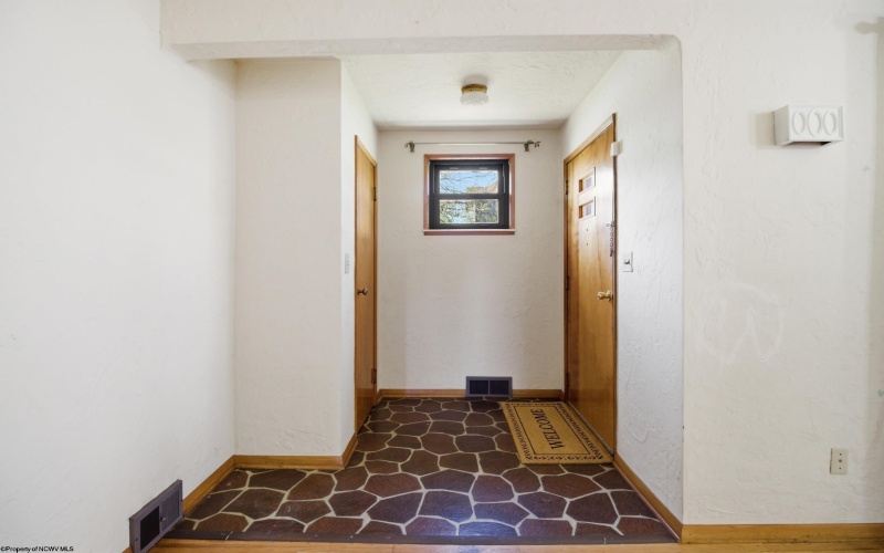 702 Lawman Avenue, Bridgeport, West Virginia 26330, 3 Bedrooms Bedrooms, 5 Rooms Rooms,2 BathroomsBathrooms,Single Family Detached,For Sale,Lawman,10164368