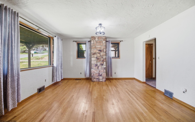 702 Lawman Avenue, Bridgeport, West Virginia 26330, 3 Bedrooms Bedrooms, 5 Rooms Rooms,2 BathroomsBathrooms,Single Family Detached,For Sale,Lawman,10164368