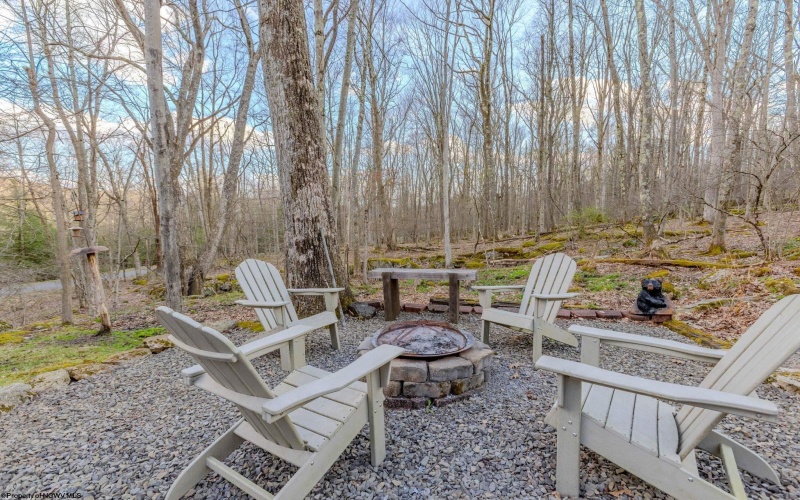 597 Pine Drive, Terra Alta, West Virginia 26764, 2 Bedrooms Bedrooms, 5 Rooms Rooms,2 BathroomsBathrooms,Single Family Detached,For Sale,Pine,10164394